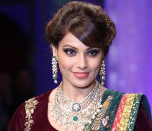 Makeup for Indian wear for festivals ceremonies 8
