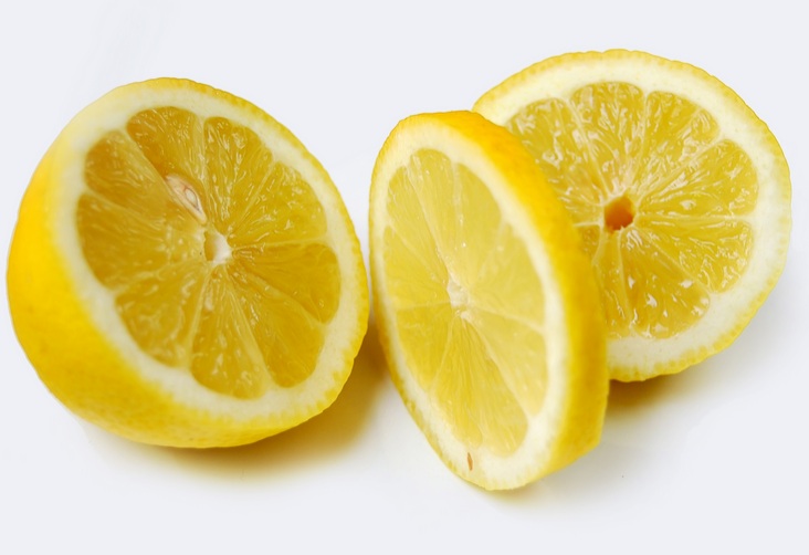 7 Underarm Whitening Natural Treatment at home lemons