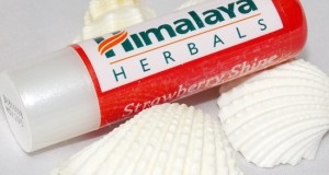 Himalaya Herbals Strawberry Lip Balm Review, Price and Swatches