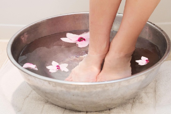 Home remedies for swollen feet, ankle and legs foot soak