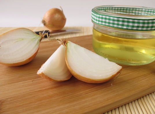 How to use onion Juice for Herbal Hair Loss Treatment 3