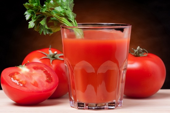 Use Tomato Recipes for Clear Skin and Benefits in dark circles