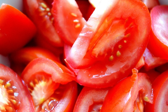 tomato to cure acne scars and marks