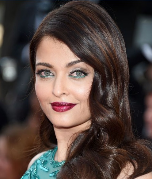 bollywood actresses in deep dark lipstick Aishwarya