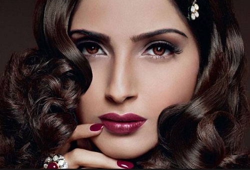 bollywood actresses in deep dark lipstick sonam