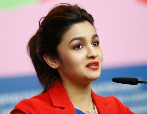 bollywood actresses in orange lipstick alia bhatt