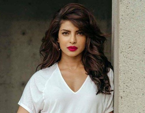 bollywood actresses in red lipstick priyanka