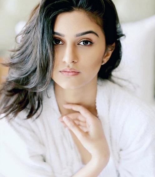 10 Beautiful Bollywood Star Daughters /Star Kids alaviaa