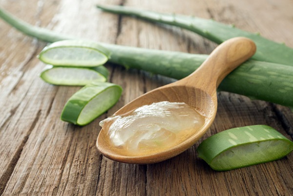 Yoghurt and aloe vera skin whitening