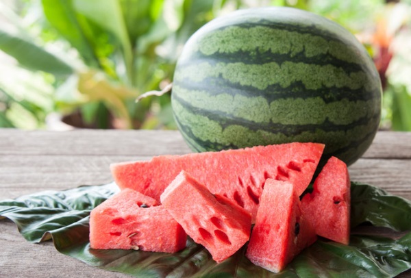 Yoghurt and watermelon whitening pack