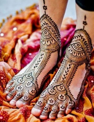 Simple Bridal mehendi For Feet