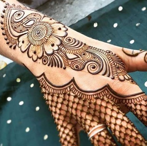 Trendy Arabic Mehndi Design