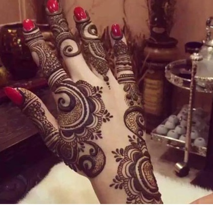 Gulf Arabic Mehndi Design for Back Hand