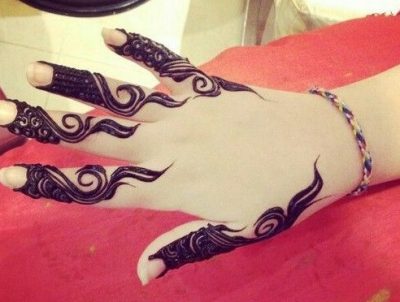 Simple Henna Design For Back Fingers