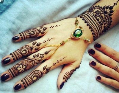 Bracelet and Finger Style Mehndi