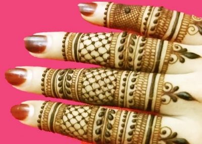 Parallel Lined Back Mehndi Design Of Fingers