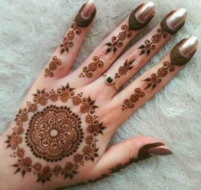 Symmetrical circular Tikki style floral mehndi