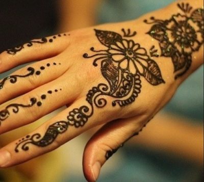 Easy Mehndi Floral Design