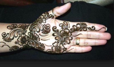 Trendy Floral Mehndi Design