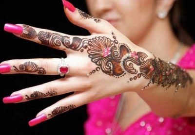 Delicate Pink Glitter Mehndi 