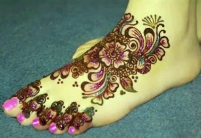 Feet Glitter Mehndi with Flower design