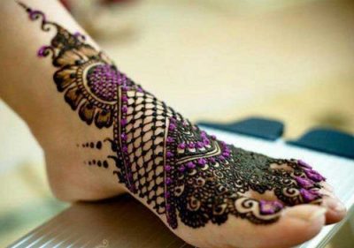 Geometric Feet Mehndi with glitters