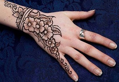 Single Line Eid Mehndi Pattern