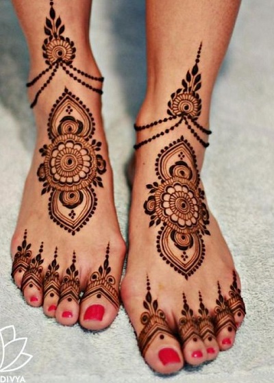 Simple bridal feet mehndi design