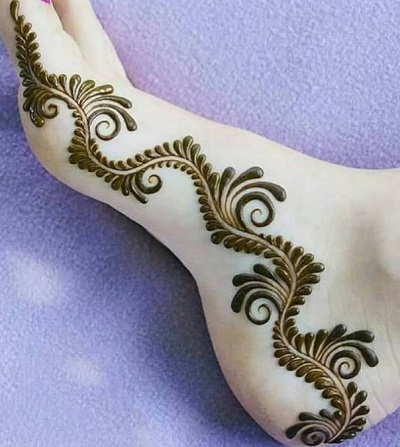 Simple foot mehndi design