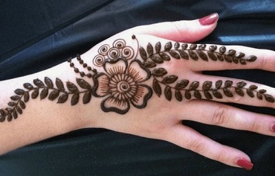 latest easy mehndi design for back hand