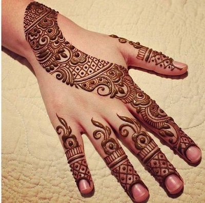 side swept easy mehndi design