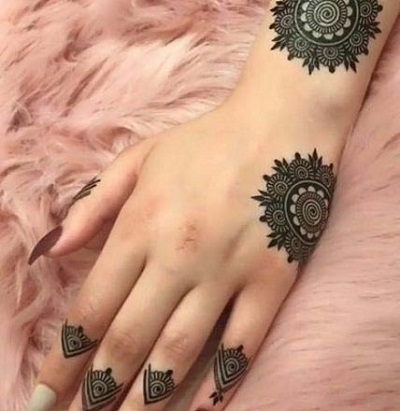 simple and cute mehndi for girls