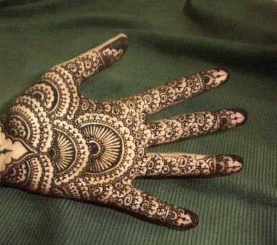 simple mehndi design for left hand palm