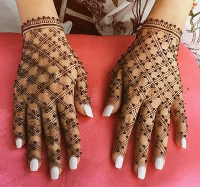 simple pattern of mehndi for both hands
