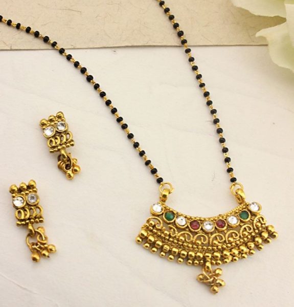 simple chain and heavy pendent mangalsutra