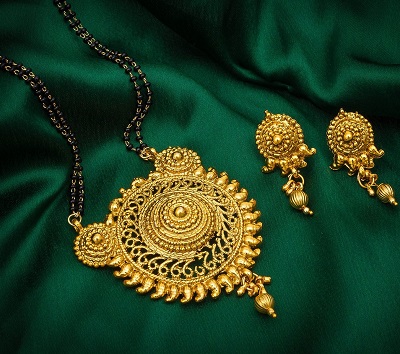 Circular Pendant Mangalsutra With Matching Earrings