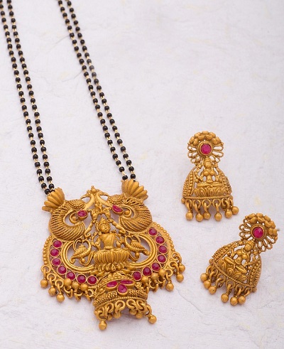 Medium length mangalsutra pattern for festivals