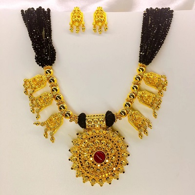 Temple mangalsutra pattern with earrings