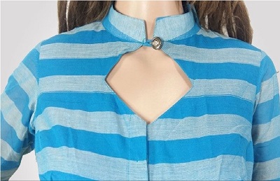 Neckline With Square Cut And Hooks