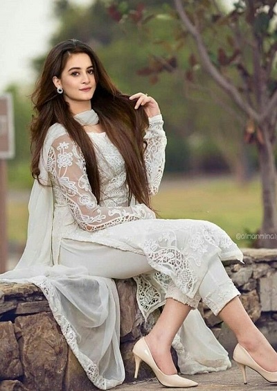 Lace Fabric Suit With Short Cropped Trousers
