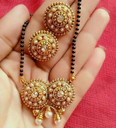 Circular Pattern Mangalsutra Design With Pearls