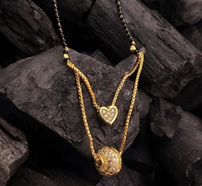 Gold And Heart Shaped Mangalsutra Pattern