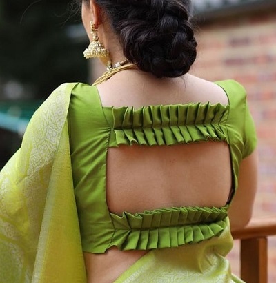 Pleated Pattern At The Back Design