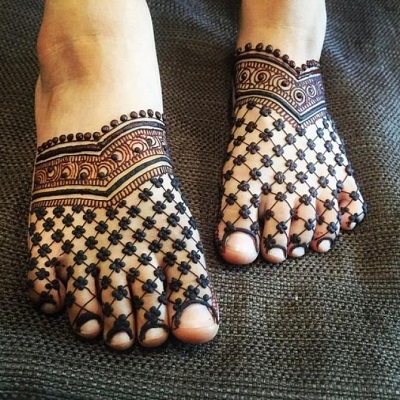 Criss Cross Pattern Feet Mehandi Pattern