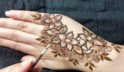 Easy Floral Arabic Mehndi Pattern