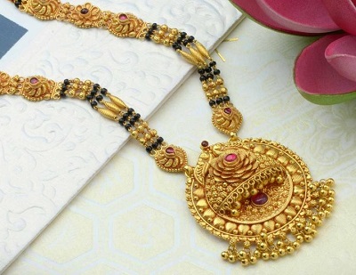 Heavy wedding wear mangalsutra pendant in circular design