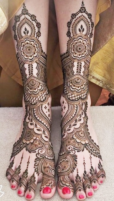 Latest Elaborate Bridal Arabic Foot Mehndi Design