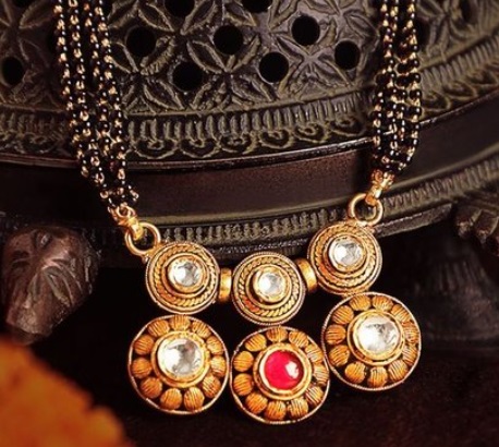 Mangalsutra pendant with stone and gold