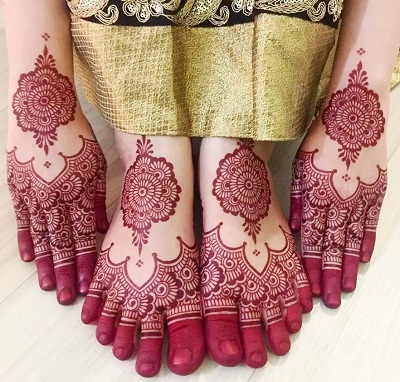 Matching Design For Back Hand And Foot Mehndi