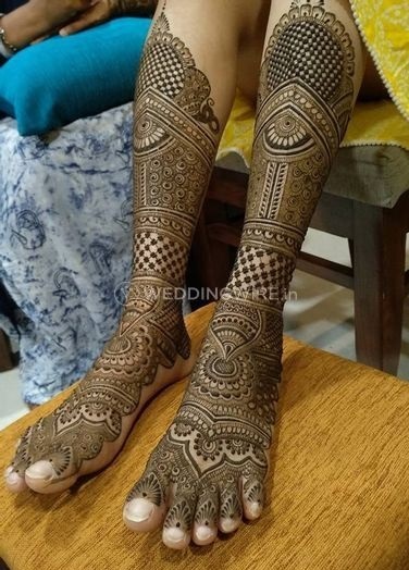 Pakistani Bridal Foot Mehndi Design